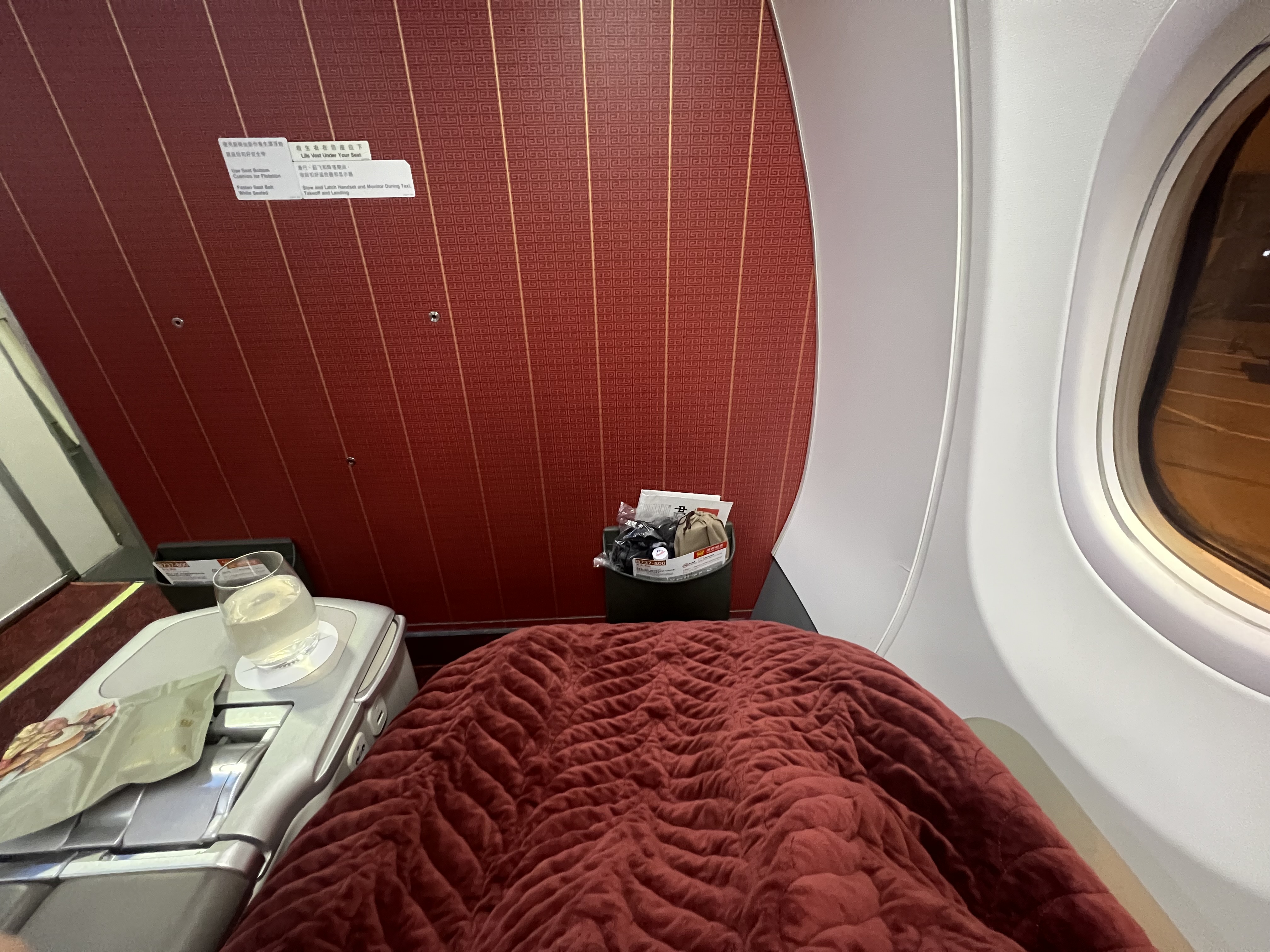 海南航空商務艙，裝飾以標誌性的紅色